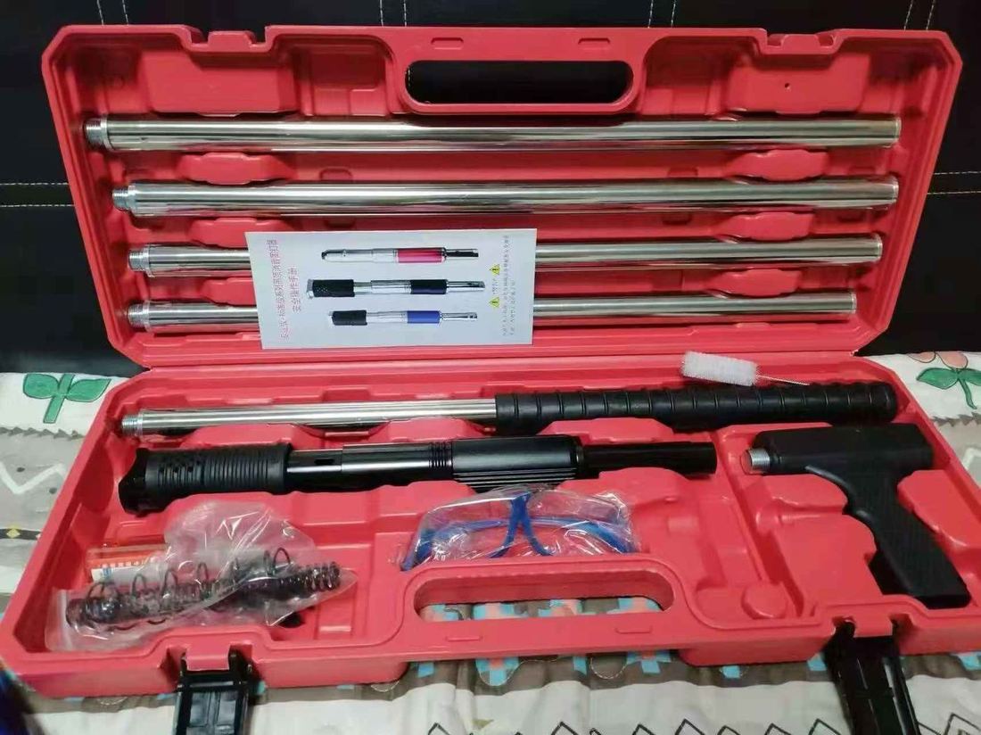 Fastening tool kits packed in blow-mould cases